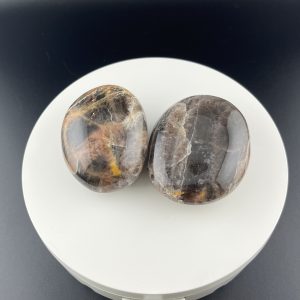 Galet de Pierre de Lune noire entre 111g et 120g