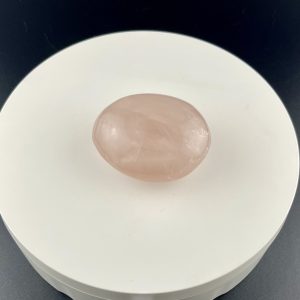Galet de Quartz rose entre 81g et 90g