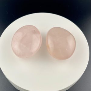 Galet de Quartz rose entre 91g et 100g