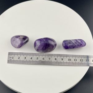 Pierre roulée d'Améthyste foncée entre 15g et 25g